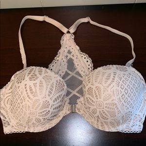 victoria’s secret bra size 32D with fun back